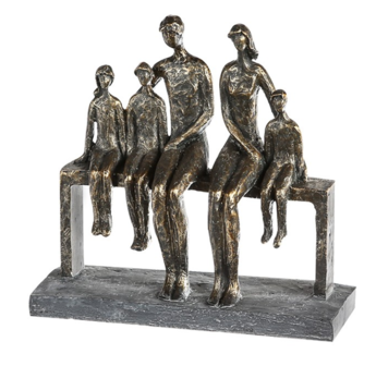 Sculptuur gezin familie op bank