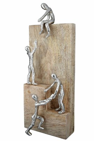 Hout sculptuur 'Helpen'
