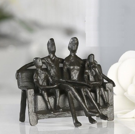 Sculptuur zittende familie