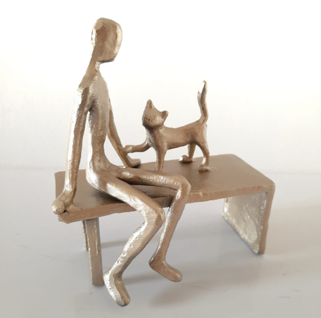 Sculptuur vrouw met kat goud